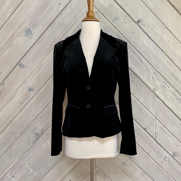 Bloomingdale's Jackets & Blazers - 🖤🎄Bloomingdales Black Velvet Blazer size 8 EUC